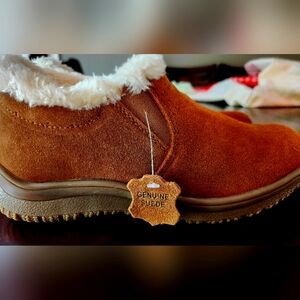 New Minnetonka Boots with tags